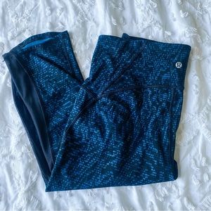 LuluLemon | Women’s Black/Blue Capri Athletic Leggings Mesh panel Size 10